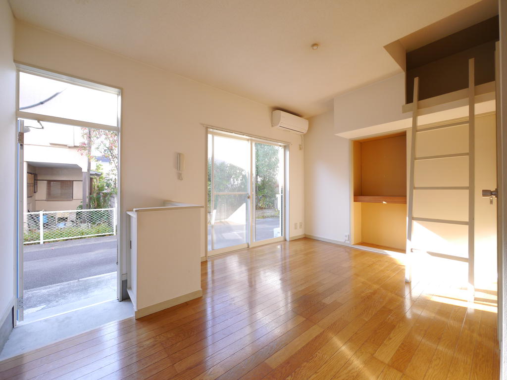 Living and room. Bright with large windows Western-style.