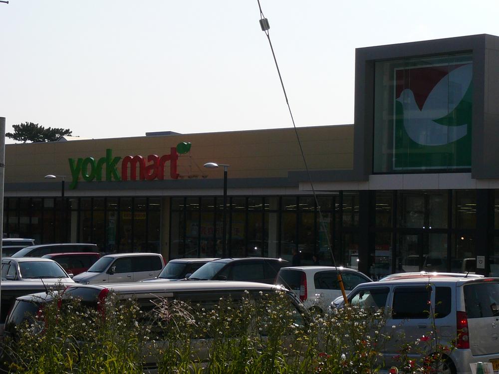 Supermarket. York Mart Sako to the store 452m
