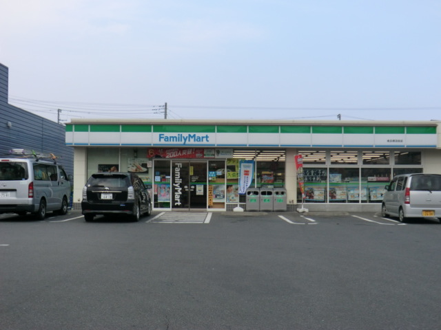 Convenience store. 800m to FamilyMart Idaoka (convenience store)
