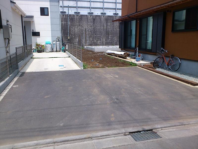 Local photos, including front road. Frontal road