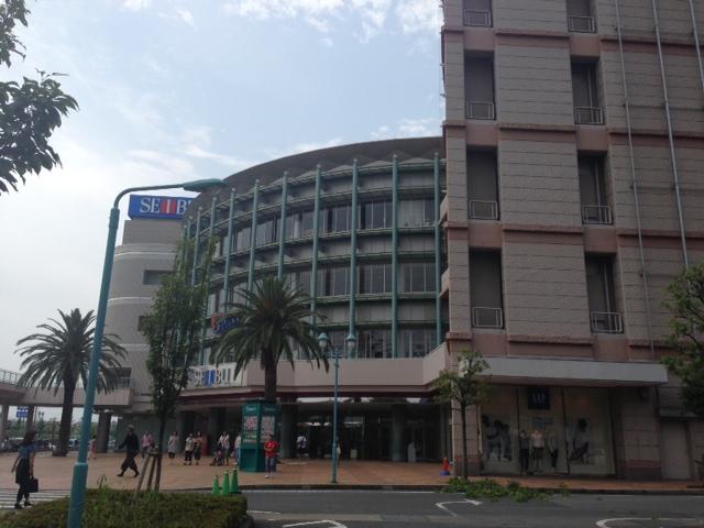 Shopping centre. 1300m to Robinson Department Store
