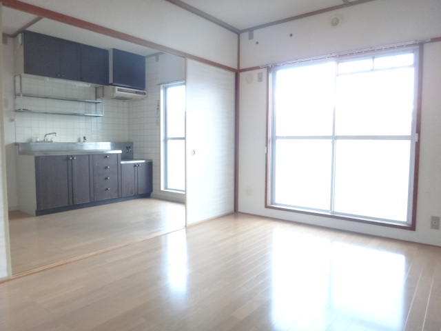 Living and room.  ◆ Western-style + Kitchen ◆