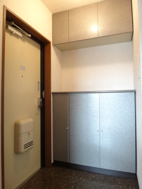 Entrance.  ◆ Entrance ◆ Shoebox of great up and down the two-stage