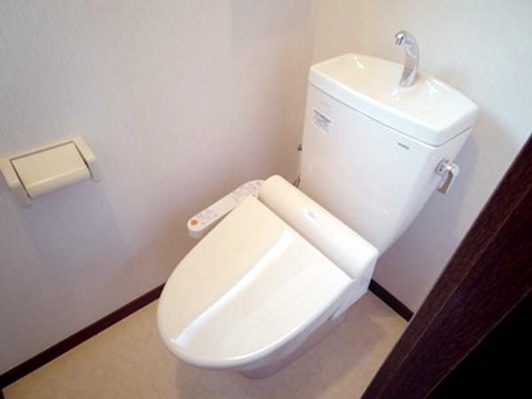 Toilet. Indoor (12 May 2013) Shooting