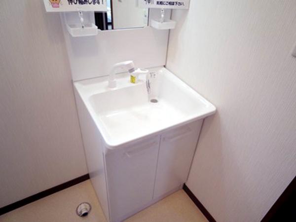 Wash basin, toilet. Indoor (12 May 2013) Shooting