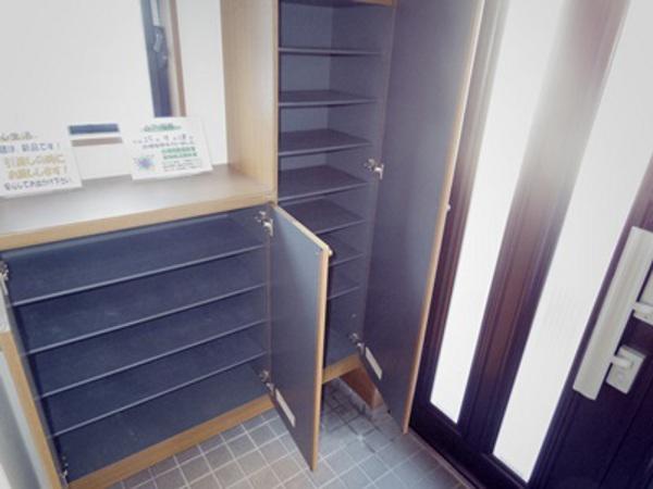 Entrance. Entrance storage Local (12 May 2013) Shooting