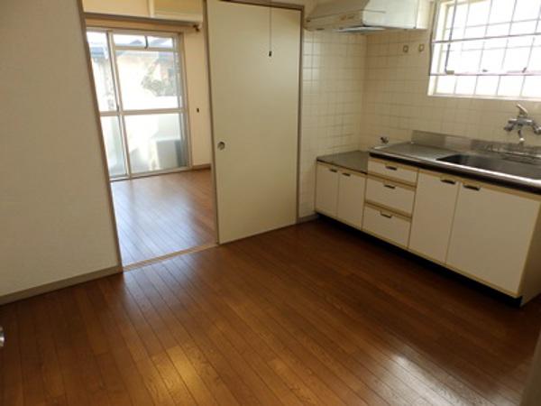 Kitchen. Indoor (11 May 2013) Shooting