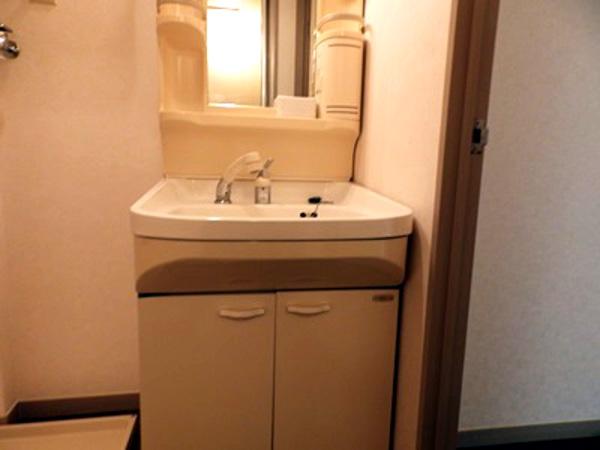 Wash basin, toilet. Indoor (11 May 2013) Shooting