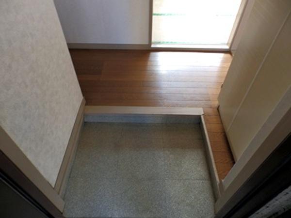 Entrance. Indoor (11 May 2013) Shooting