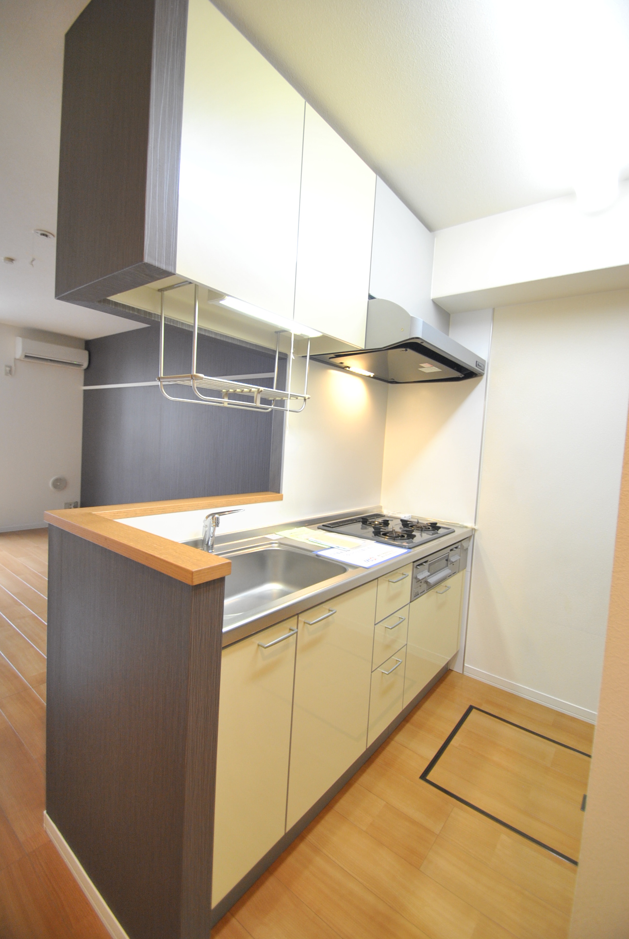 Kitchen. You can also enjoy dishes in the 3-burner stove with system Kitchen
