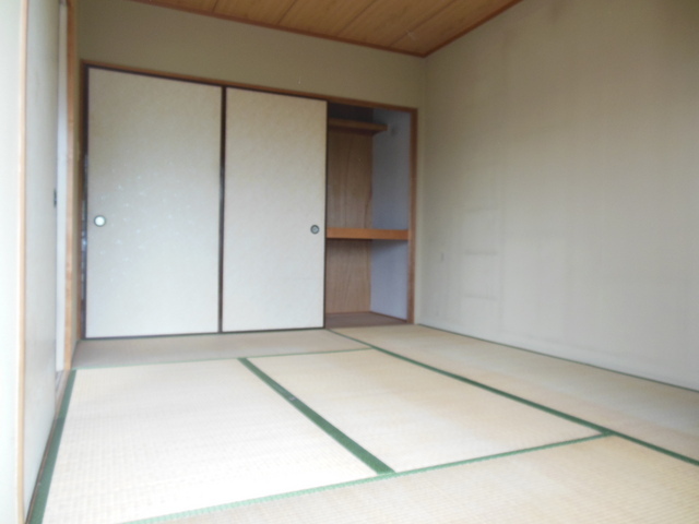 Other room space. Is a tatami room