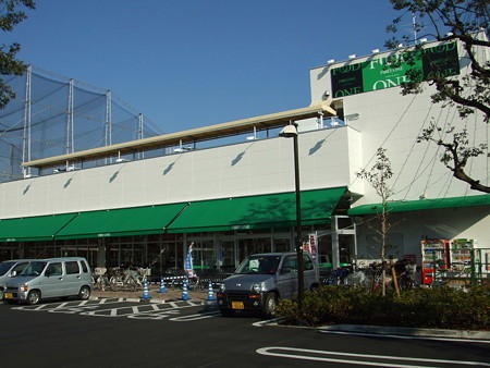 Supermarket. Food one Fuchinobe 1000m to the store (Super)