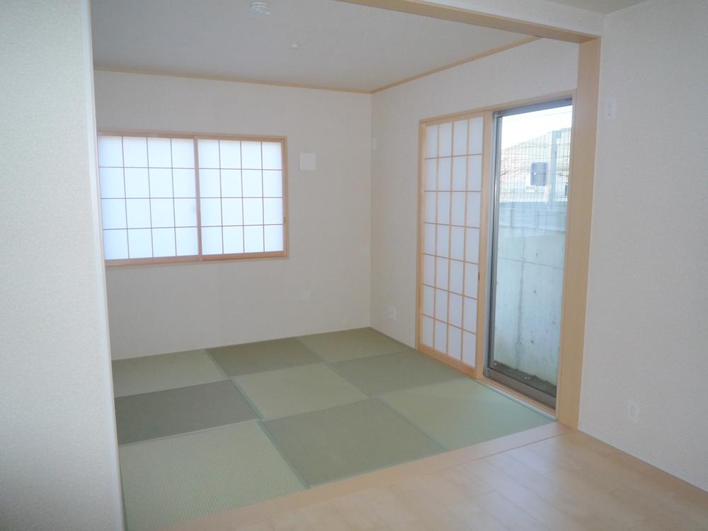 Living. Since the living room and Japanese-style room is between More, You can also use depending on the application. 
