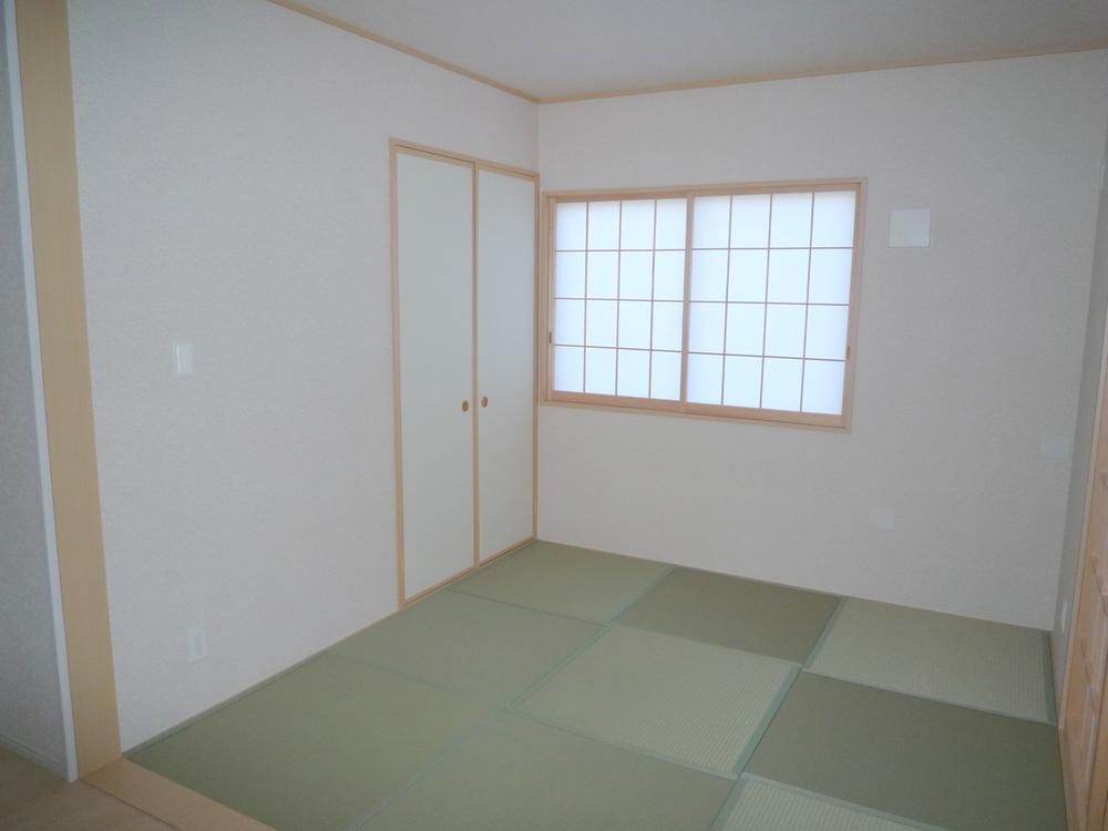 Non-living room. There is also of course housed in a Japanese-style room. 
