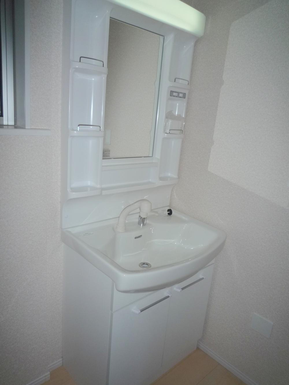 Wash basin, toilet. Indoor (12 May 2013) Shooting