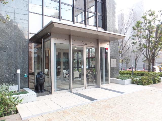 Entrance. Common areas