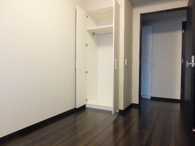 Non-living room. Indoor (11 May 2013) Shooting