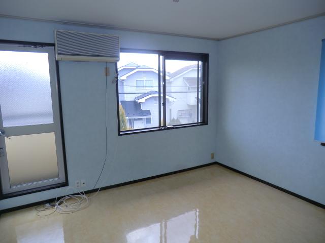 Non-living room. Bright room. 