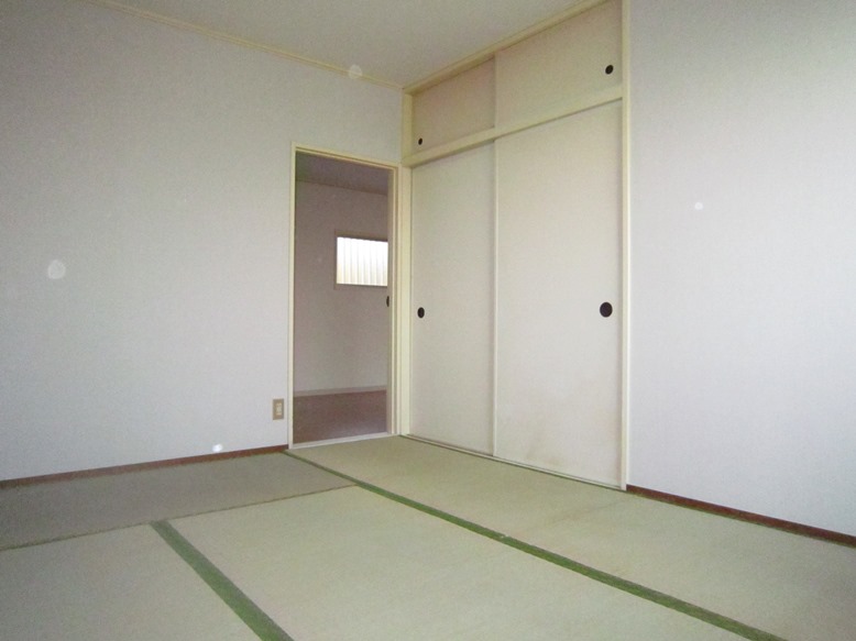 Living and room. Japanese-style room 6 quires