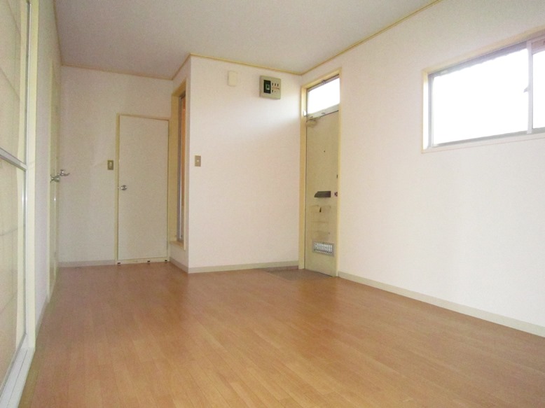 Living and room. DK6 Pledge