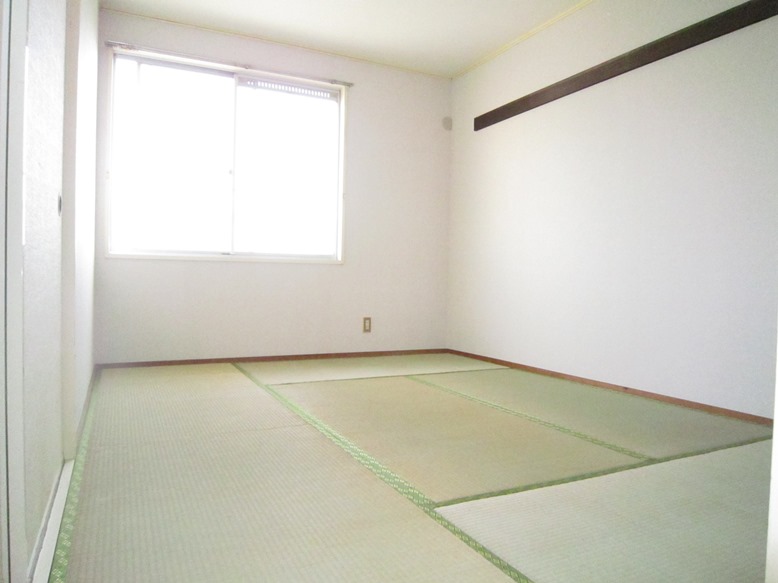 Living and room. Japanese-style room 6 quires