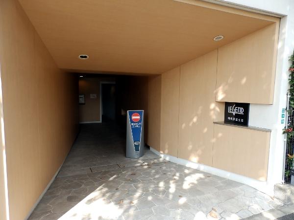 Entrance. Common areas