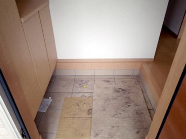 Entrance. Local (12 May 2013) Shooting