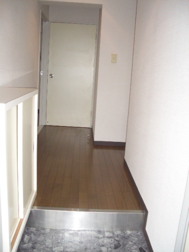 Entrance. Also equipped with front door storage. 