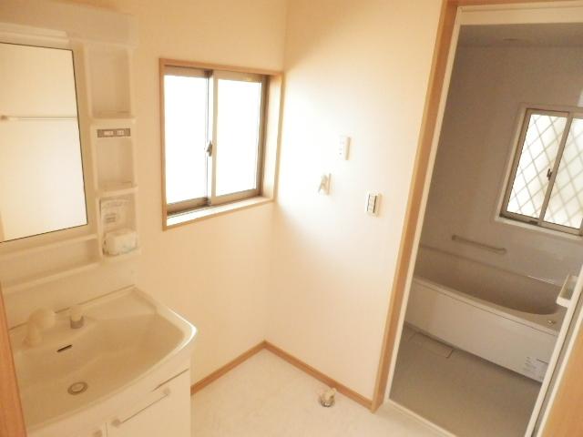 Wash basin, toilet. Clean water around is I am happy ☆