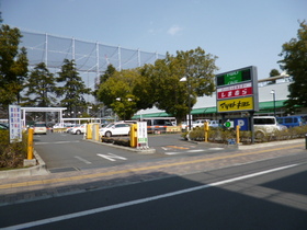 Supermarket. Food one Fuchinobe 1030m to the store (Super)
