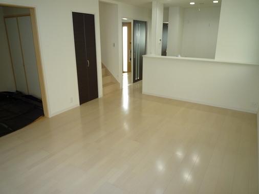 Living. Building 2 Living