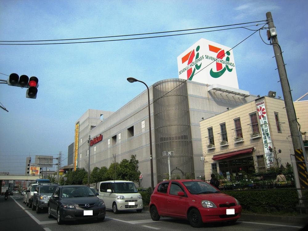 Shopping centre. To Ito-Yokado 1800m