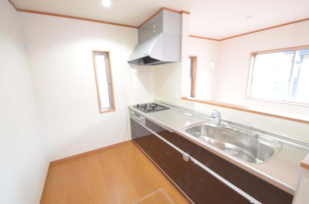 Kitchen. Face-to-face kitchen, you can enjoy a conversation with your family while cooking