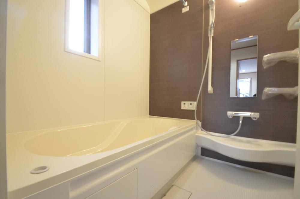 Bathroom. Please take your tired of the day stretched out his leg in a large bath of Hitotsubo size