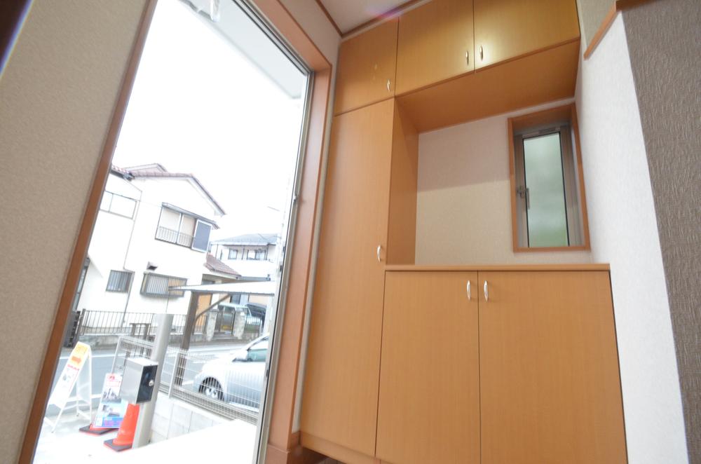 Entrance. It is the entrance of the storage lot ☆