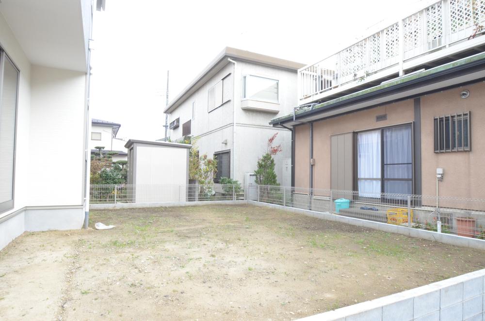 Garden. In summer you can enjoy a barbecue on site (November 2013) shooting spacious garden