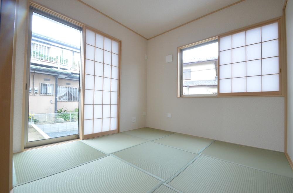 Non-living room. Japanese-style room is available also available as possible and drawing room to lay the child ☆
