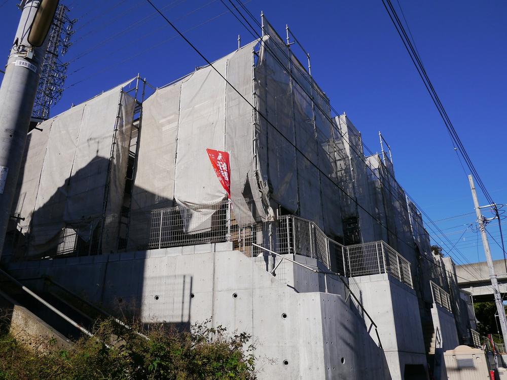 Local appearance photo. It is also a good hit Tamehi of terraced in Tamasakai Station walk within 10 minutes of development subdivision. Super within a 10-minute walk ・ Yes, such as drugstore living environment is also good. 