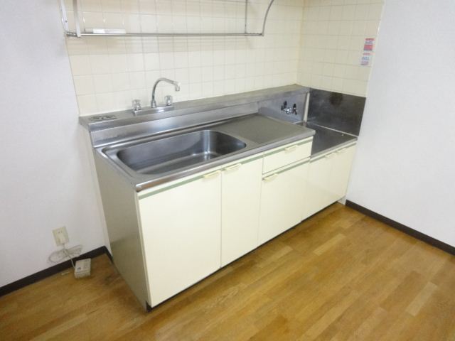 Kitchen. ◇ 2 lot gas stoves can be installed in the kitchen ◇