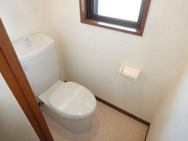Toilet. ◇ easy to ventilation with windows toilet ◇