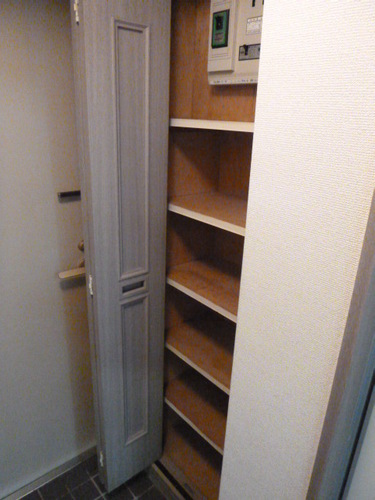 Entrance. Cupboard