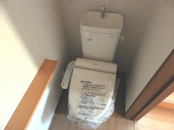 Toilet. Indoor (10 May 2013) Shooting 1 Building toilet