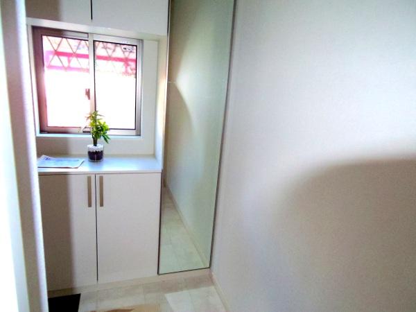 Entrance. Building 2 Entrance (November 2013) Shooting