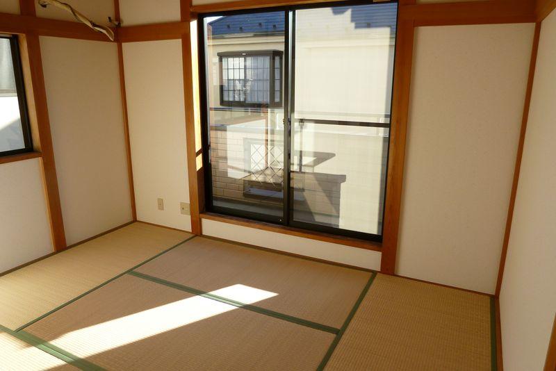 Non-living room. Interior photos of the Japanese-style room 6 quires
