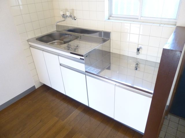 Kitchen. ◇ 2 lot gas stoves can be installed spacious kitchen of ◇