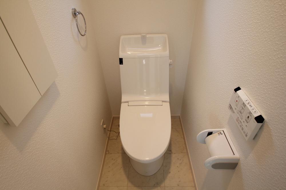 Toilet. Indoor (11 May 2013) Shooting