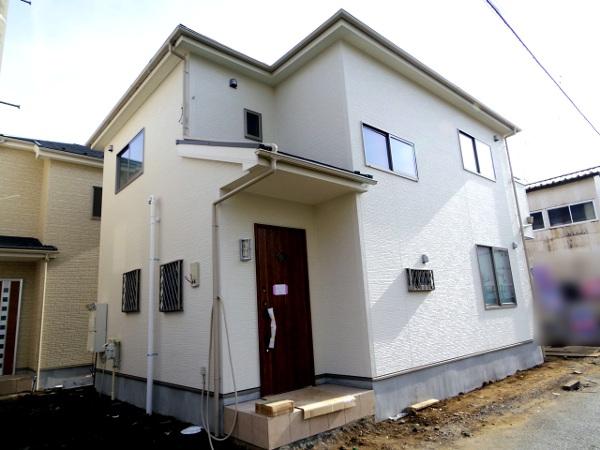 Local appearance photo. Local (12 May 2013) Shooting