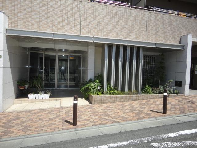 Entrance. Common areas