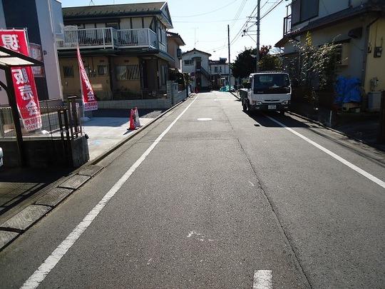 Local photos, including front road. Frontal road
