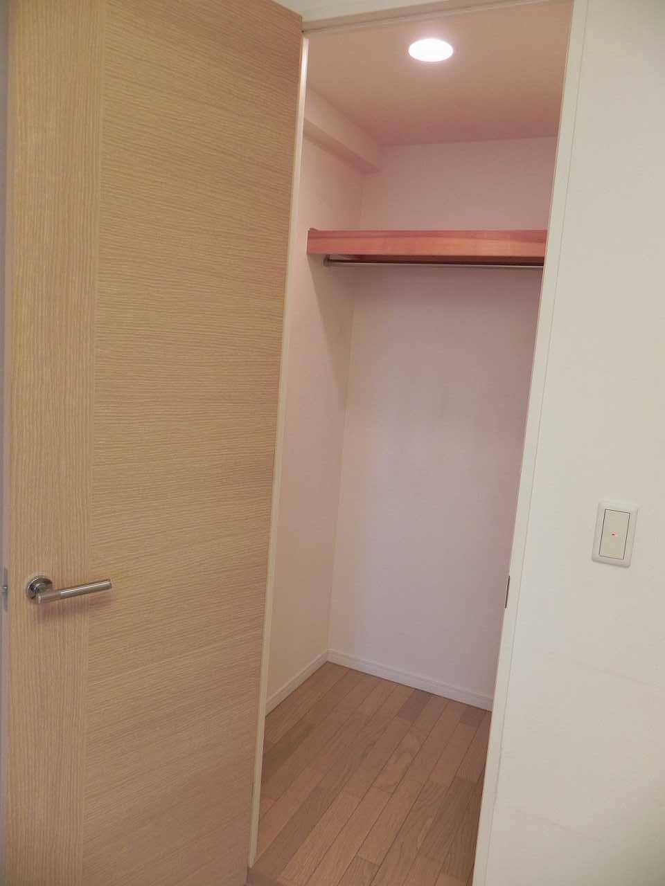 Receipt. Walk-in closet